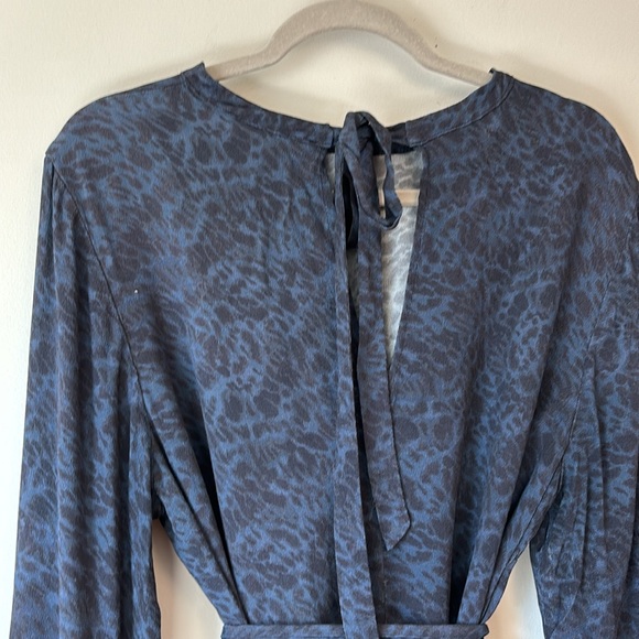 Blue and black animal print tunic in light synthetic material - Picture 4 of 5